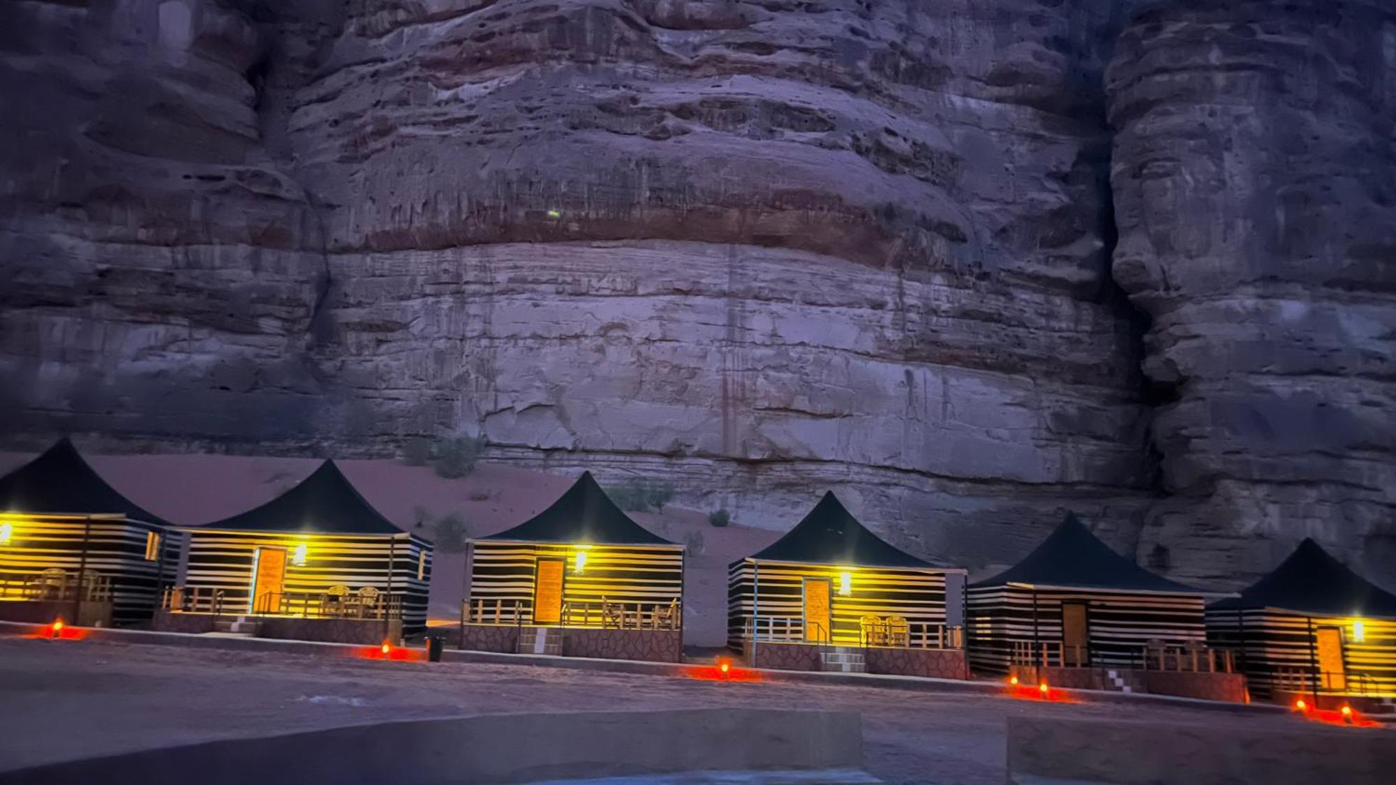 Star Camp & With Tor Hotell Wadi Rum Exteriör bild
